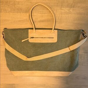 Universal Thres Stylish Olive and Tan Travel Bag